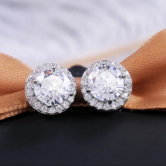 NEW 🌸 Silver Round Halo Stud Earrings - Picture 2 of 4